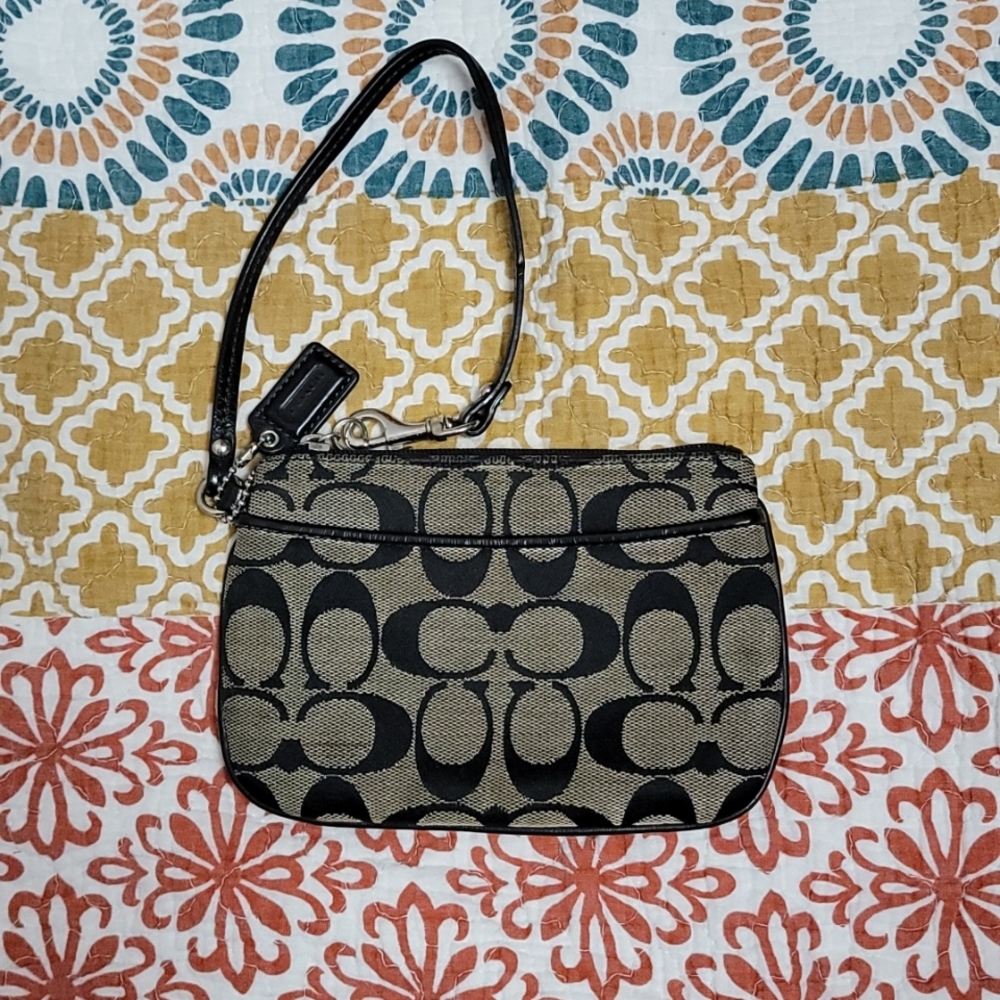 Coach Wristlet🖤